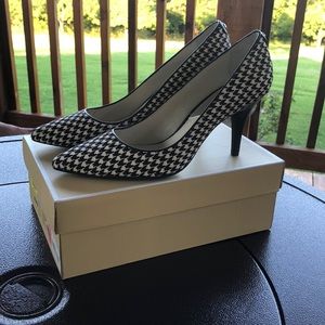 Michael Kors Herringbone Black White Pump